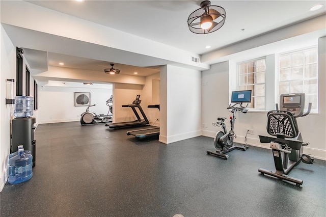 exercise room with baseboards, visible vents, and recessed lighting