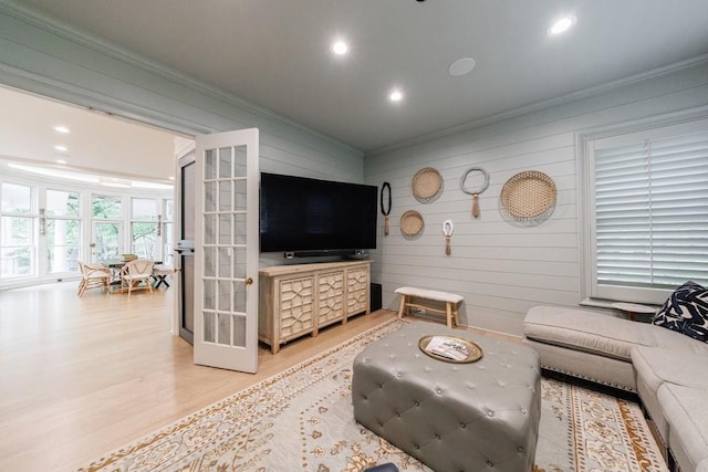 living room featuring light wood-style floors, ornamental molding, and recessed lighting