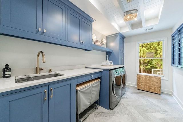 laundry area with visible vents, cabinet space, a sink, baseboards, and washer and dryer