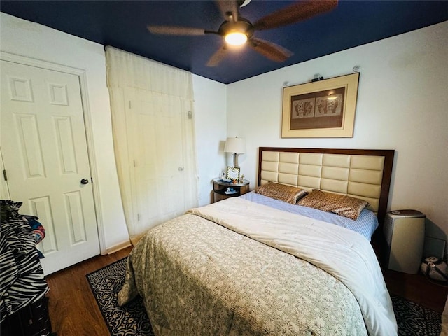 bedroom featuring dark wood-type flooring and ceiling fan