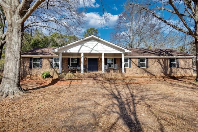 ranch-style home featuring covered porch