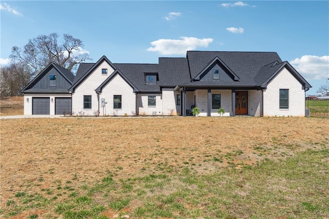 view of front of home with a front lawn and brick siding