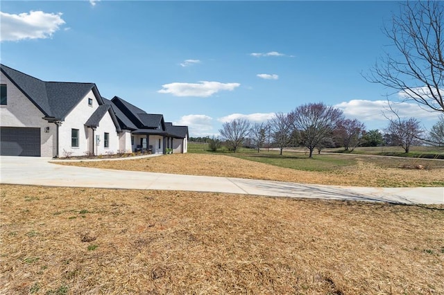 view of yard with concrete driveway