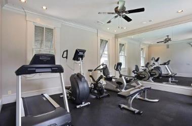 exercise room featuring crown molding and ceiling fan