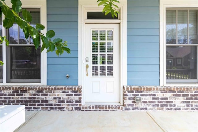 entrance to property with covered porch