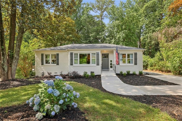 1600 Belle Isle Cir NE, Atlanta, GA 30329 - ranch-style house featuring brick siding and a front lawn