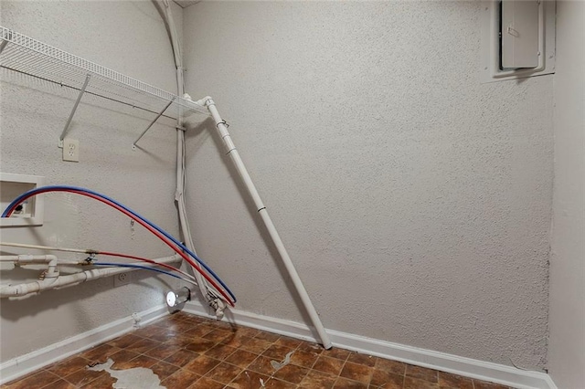 5383 Forest E Ln, Stone Mountain, GA 30088 - detailed view of baseboards and a textured wall