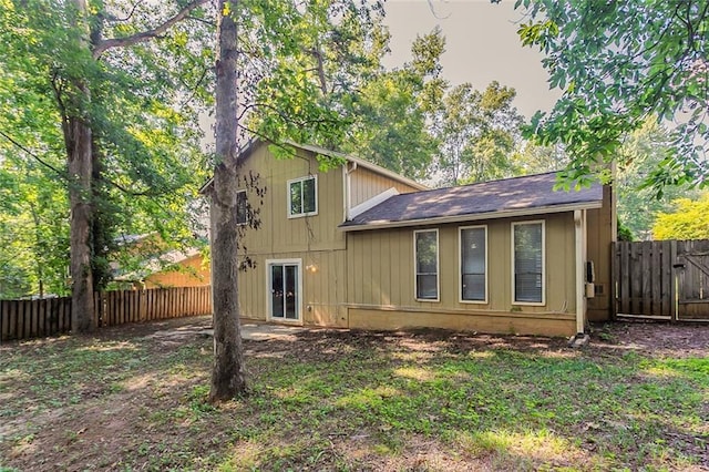 5383 Forest E Ln, Stone Mountain, GA 30088 - rear view of house with a fenced backyard