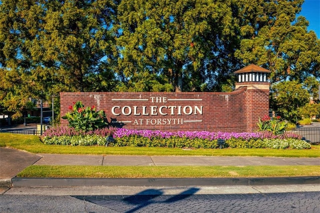 community sign featuring fence