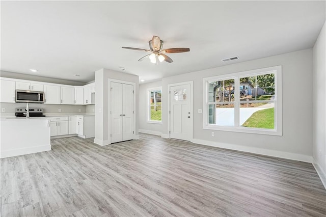 6075 Quail Mountain Trl, Gainesville, GA 30506 - unfurnished living room featuring baseboards, a ceiling fan, light wood-style floors, and recessed lighting