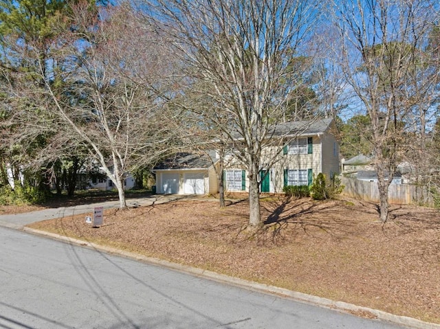 view of front of house with fence and driveway