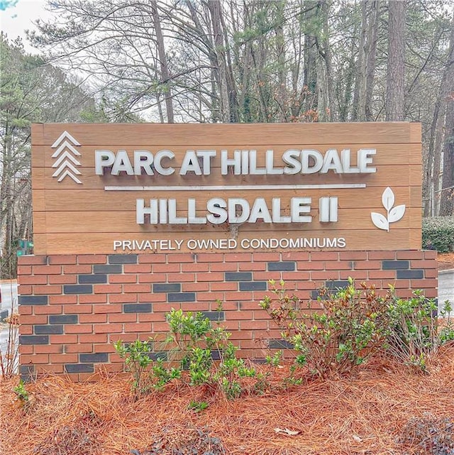 view of community / neighborhood sign