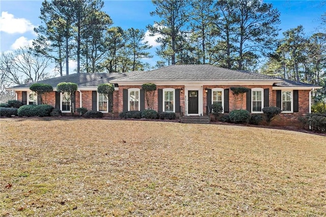 single story home featuring a front lawn