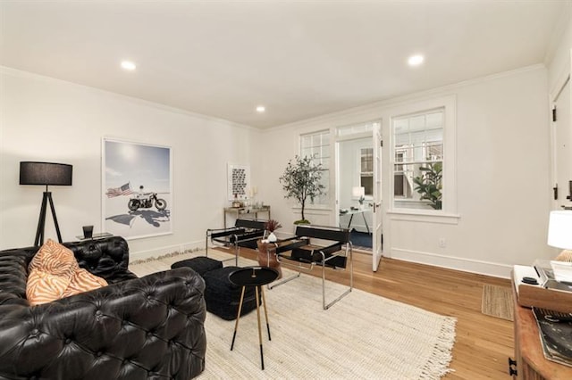 living room featuring recessed lighting, baseboards, wood finished floors, and crown molding