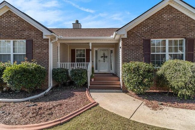 entrance to property featuring a porch