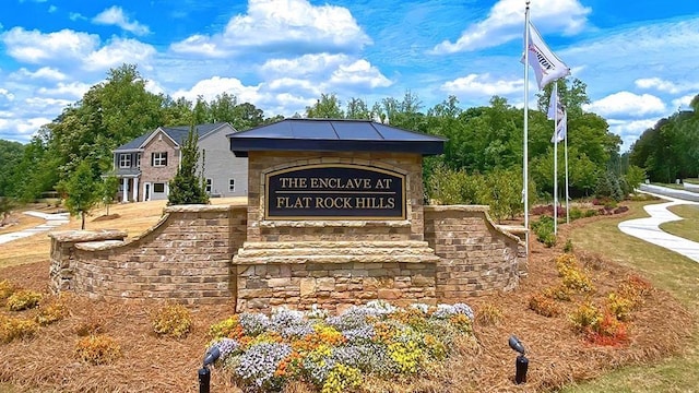 view of community / neighborhood sign