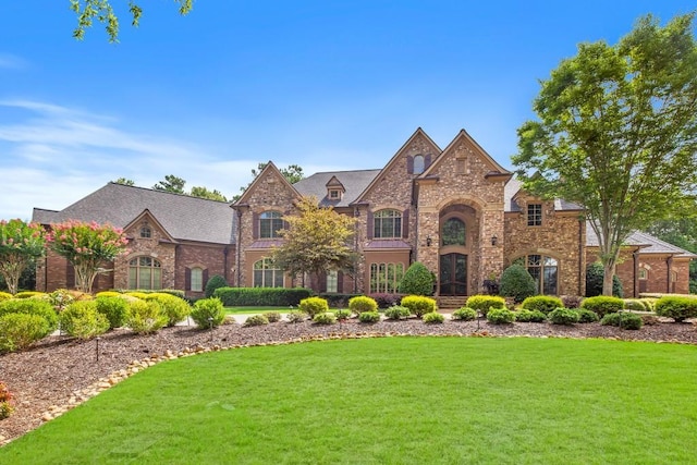 view of front of property with a front yard