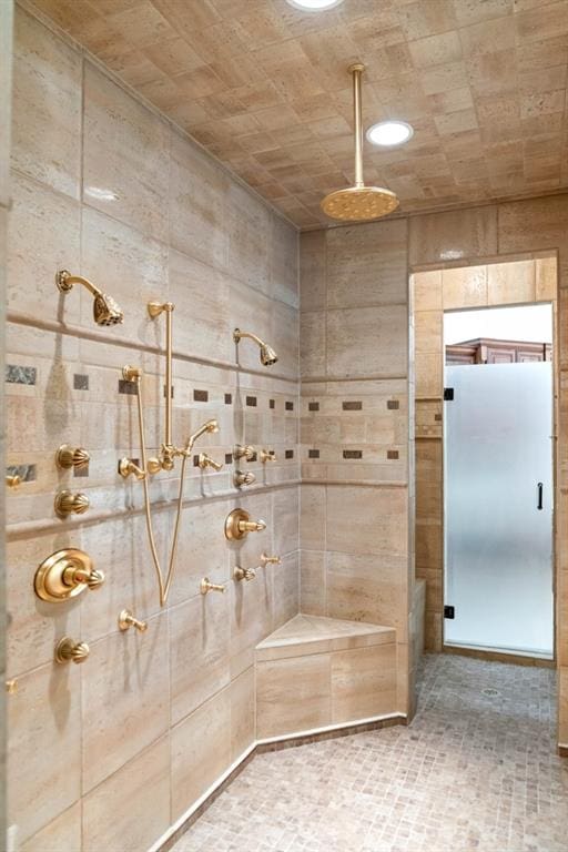 bathroom featuring a tile shower