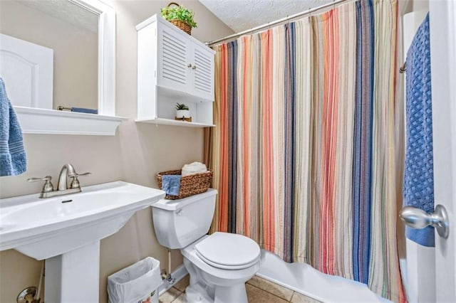 42 Hummingbird Ct, Jefferson, GA 30549 - bathroom featuring toilet, tile patterned flooring, a sink, shower / bath combination with curtain, and a textured ceiling