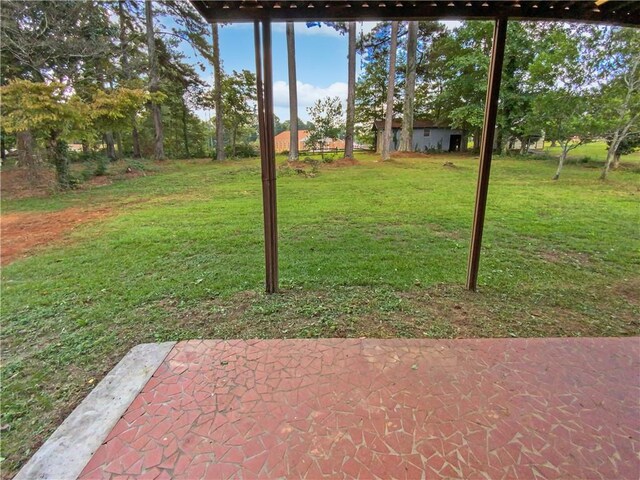 view of yard featuring a patio