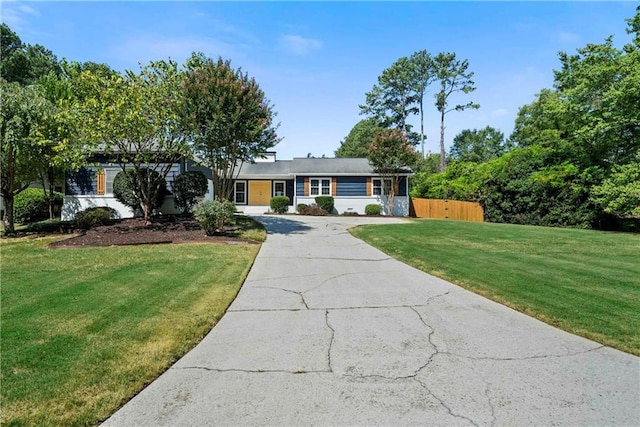 single story home with a front yard