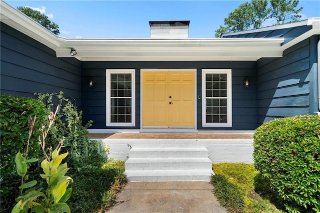 property entrance with covered porch
