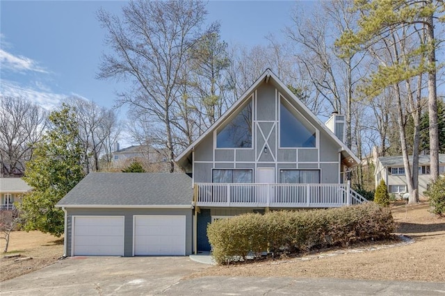 view of front of property featuring a garage