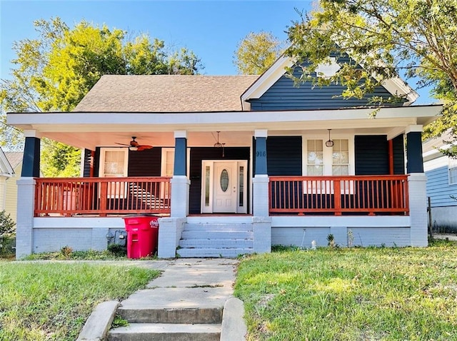 bungalow-style home featuring a front yard, ceiling fan, and covered porch