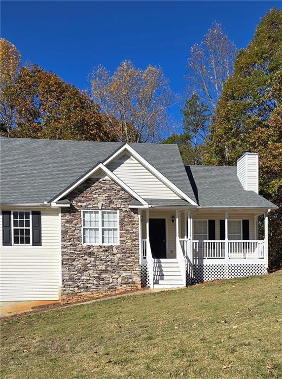 view of front facade with a porch and a front lawn