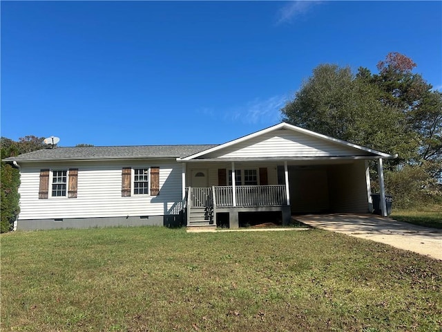 view of front of house featuring covered porch, a carport, and a front yard