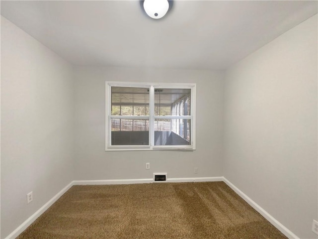 unfurnished room with carpet