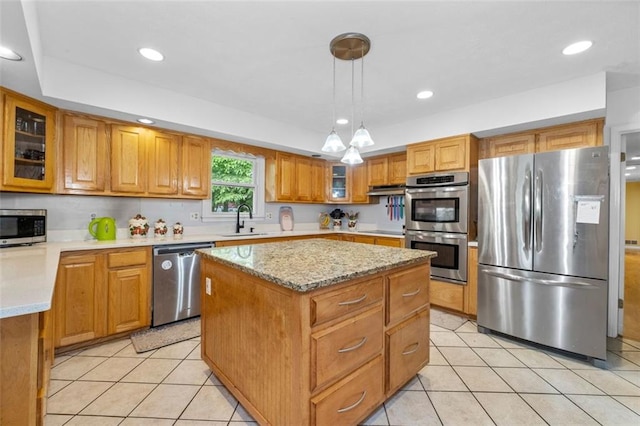 1690 Cedar Grove Dr, Marietta, GA 30066 - kitchen featuring stainless steel appliances, a sink, light tile patterned floors, a kitchen island, and recessed lighting