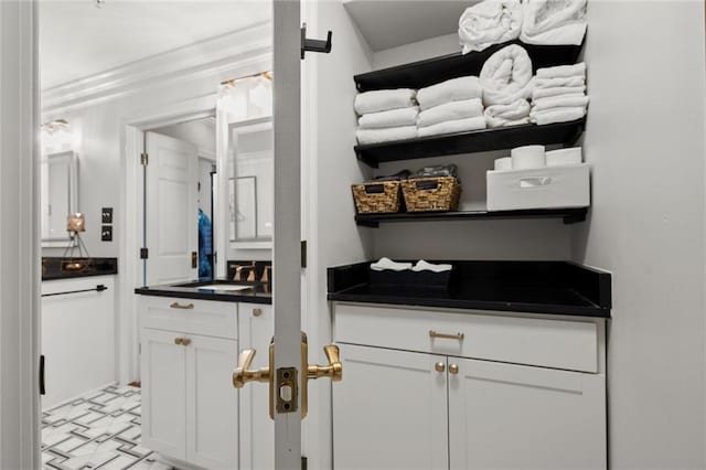3330 Overland Dr, Roswell, GA 30075 - bathroom with vanity