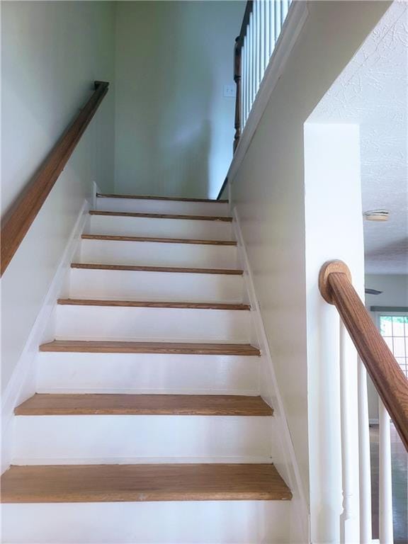 523 Lantern Wood Dr, Scottdale, GA 30079 - view of stairs