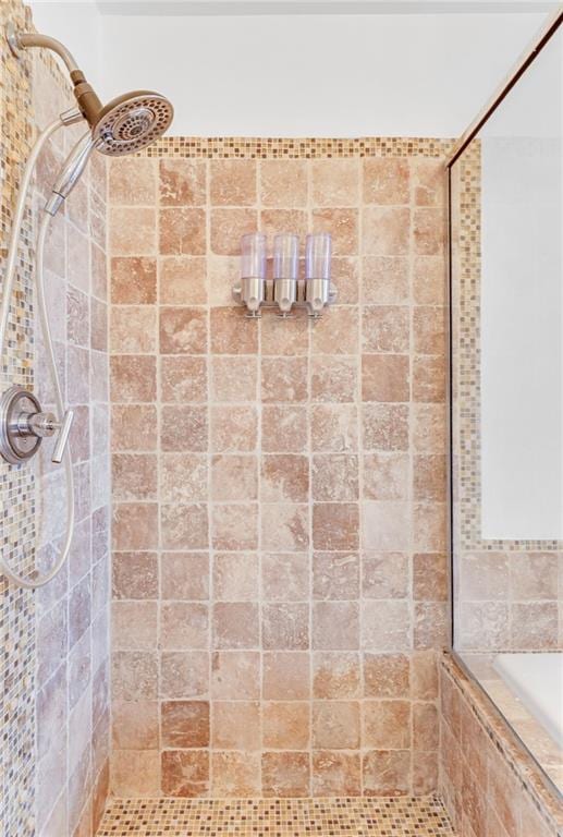 3235 Roswell Rd NE Unit 702, Atlanta, GA 30305 - bathroom with tiled shower