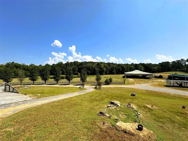 view of yard featuring a rural view