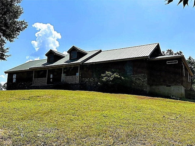 view of front of home featuring a front lawn and a porch