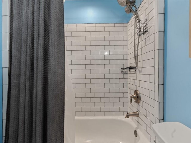 bathroom featuring shower / bath combo