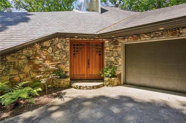 562 Pine Valley Rd SE, Marietta, GA 30067 - property entrance featuring stone siding and a shingled roof