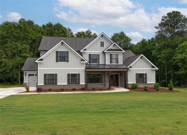 view of front facade featuring a garage and a front yard