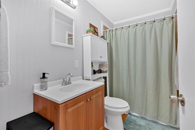 bedroom featuring crown molding, multiple windows, wood finished floors, and baseboards