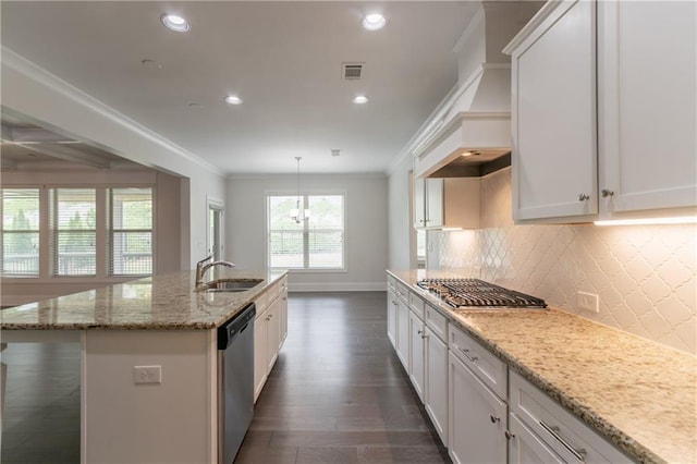 kitchen featuring appliances with stainless steel finishes, a sink, dark wood finished floors, recessed lighting, and decorative backsplash