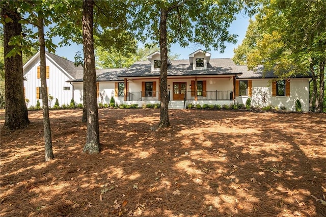 view of front of property featuring covered porch