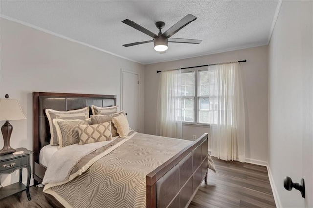 bedroom featuring a textured ceiling, crown molding, dark hardwood / wood-style floors, and ceiling fan