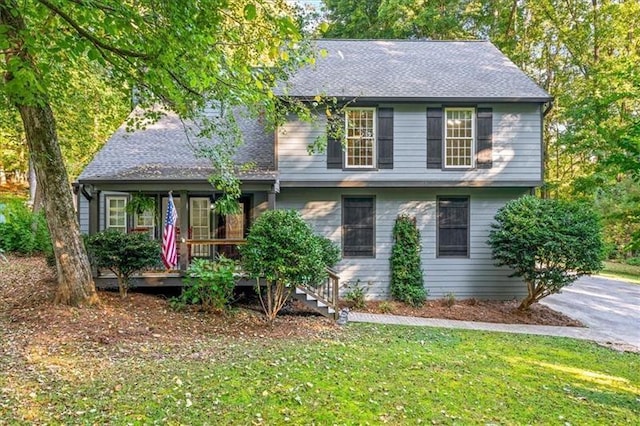 view of front facade with a front lawn