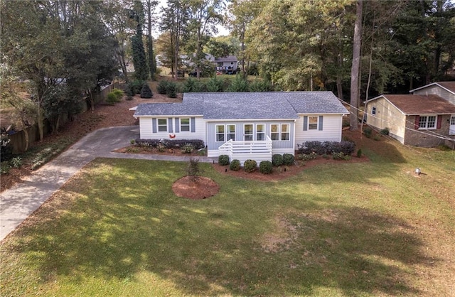 single story home featuring a front lawn