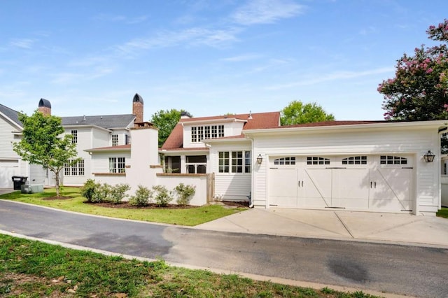 view of front facade featuring a garage