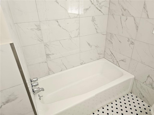 bathroom featuring a washtub