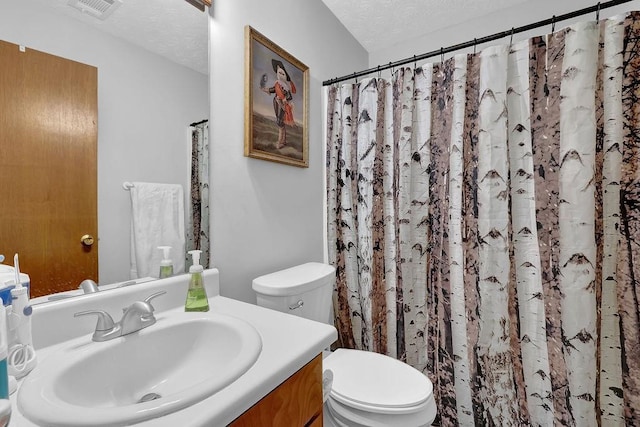 2775 Whippoorwill Cir, Duluth, GA 30097 - full bath with vanity, a textured ceiling, and a shower with shower curtain