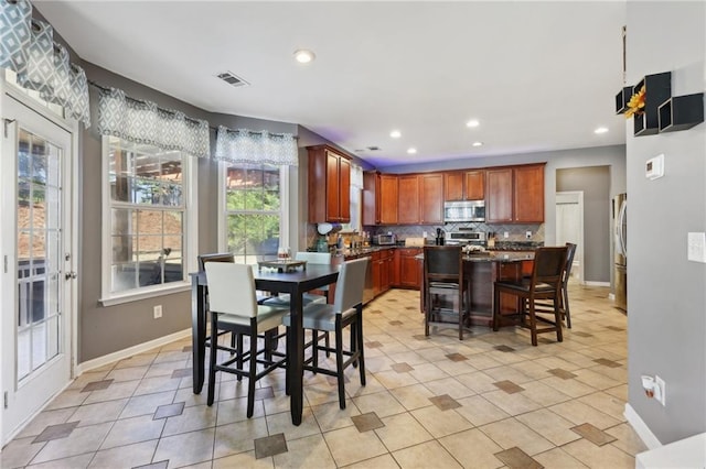 dining room featuring light tile patterned floors, recessed lighting, visible vents, and baseboards